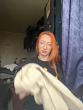 DaddysLittleSlutfox online show from April 14, 2026, 1:49 pm