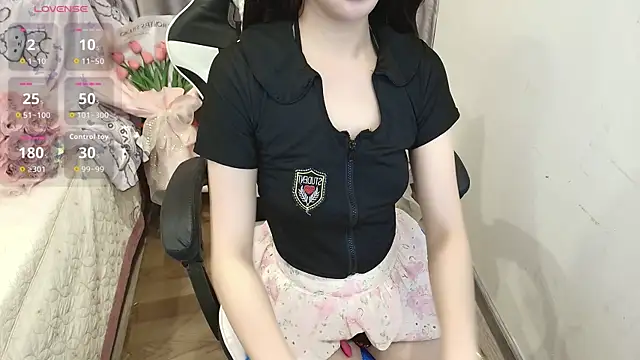 Snapshot of Bae_Gigii chatting on September 19, 2025, 1:09 am Bae Gigii online show from September 19, 2025, 1:09 am