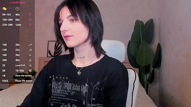 Lynn Martin online show from April 12, 2026, 12:47 am