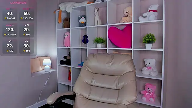 Lynn Martin online show from November 9, 2025, 12:03 am