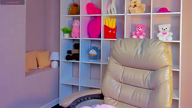 Lynn Martin online show from September 30, 2025, 1:11 am