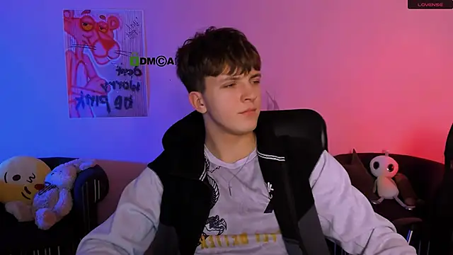 Snapshot of travis_wolf_ chatting on January 7, 2026, 8:03 pm travis wolf online show from January 7, 2026, 8:03 pm