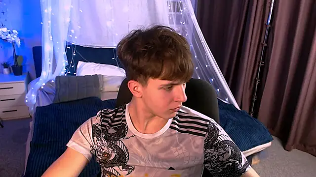 travis wolf  online show from November 23, 2025, 9:03 pm