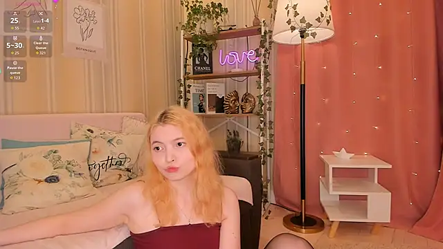 Snapshot of Ruminelle chatting on May 1, 2026, 12:21 pm Ruminelle online show from May 1, 2026, 12:21 pm