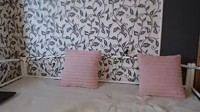 AmoraLuv online show from February 11, 2026, 10:26 am