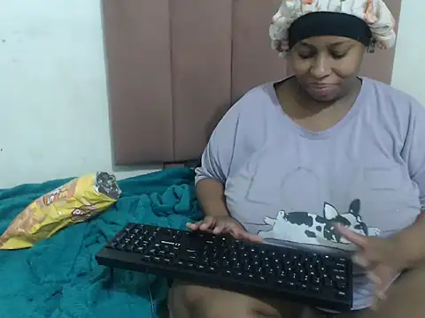 Chubby Queenx255 online show from October 23, 2025, 4:55 am