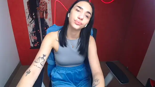 Snapshot of Bella_Night4 chatting on November 3, 2025, 6:40 am Bella Night4 online show from November 3, 2025, 6:40 am