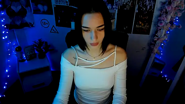 Snapshot of Bella_Night4 chatting on December 14, 2025, 7:58 am Bella Night4 online show from December 14, 2025, 7:58 am