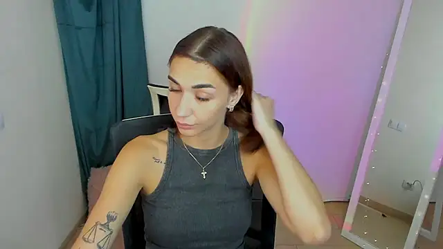 Snapshot of Bella_Night4 chatting on August 3, 2026, 6:32 am Bella Night4 online show from August 3, 2026, 6:32 am