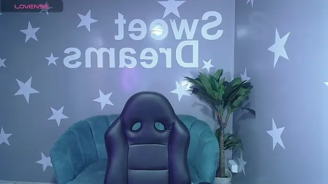 Snapshot of Candy_kush_t chatting on November 11, 2025, 9:42 pm Candy kush t online show from November 11, 2025, 9:42 pm