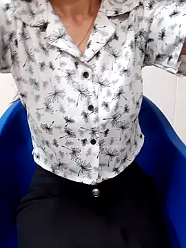 Snapshot of siya_rani67 chatting on October 5, 2025, 6:04 am siya rani67 online show from October 5, 2025, 6:04 am