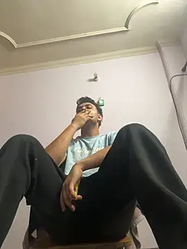 Snapshot of playboyxxx1905 chatting on November 5, 2025, 4:48 am playboyxxx1905 online show from November 5, 2025, 4:48 am