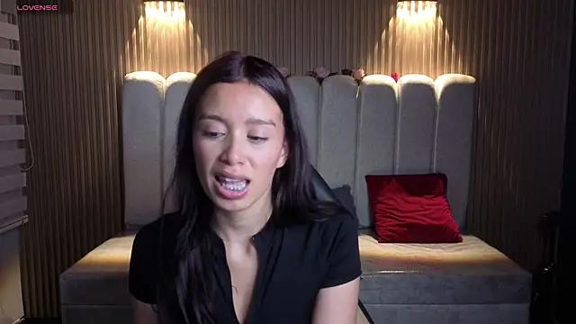  Mia Evans 1 online show from April 17, 2026, 8:11 pm