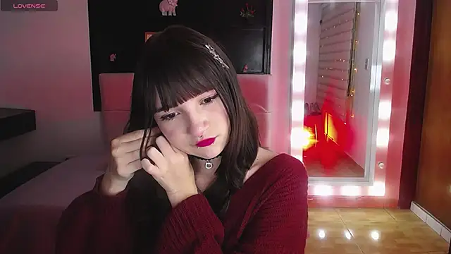  Charlotte Collins  online show from November 12, 2025, 2:32 pm