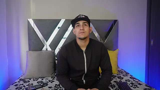 Snapshot of massimo_vidal_ chatting on September 29, 2025, 12:11 pm massimo vidal  online show from September 29, 2025, 12:11 pm