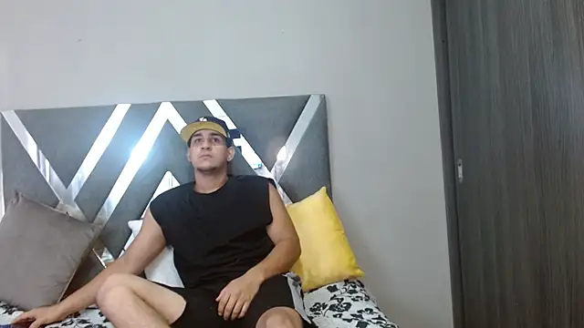 Snapshot of massimo_vidal_ chatting on September 22, 2025, 12:11 pm massimo vidal  online show from September 22, 2025, 12:11 pm