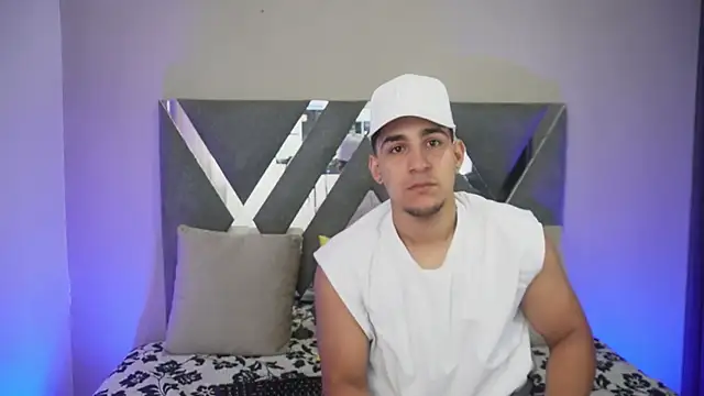 Snapshot of massimo_vidal_ chatting on October 1, 2025, 12:20 pm massimo vidal  online show from October 1, 2025, 12:20 pm