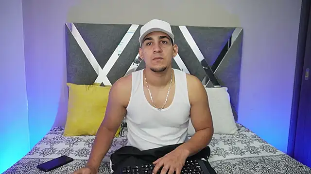 Snapshot of massimo_vidal_ chatting on October 7, 2025, 1:01 pm massimo vidal  online show from October 7, 2025, 1:01 pm