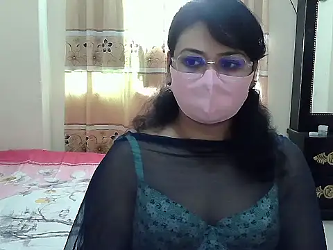 Snapshot of Elena_cruz5 chatting on October 24, 2025, 6:23 am Elena cruz5 online show from October 24, 2025, 6:23 am