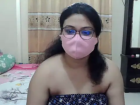 Snapshot of Elena_cruz5 chatting on October 26, 2025, 2:17 pm Elena cruz5 online show from October 26, 2025, 2:17 pm