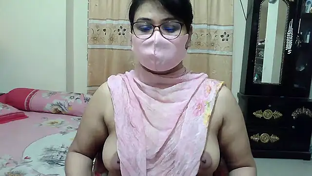 Snapshot of Elena_cruz5 chatting on November 28, 2025, 12:38 pm Elena cruz5 online show from November 28, 2025, 12:38 pm