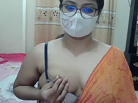 Snapshot of Elena_cruz5 chatting on November 16, 2025, 10:13 pm Elena cruz5 online show from November 16, 2025, 10:13 pm