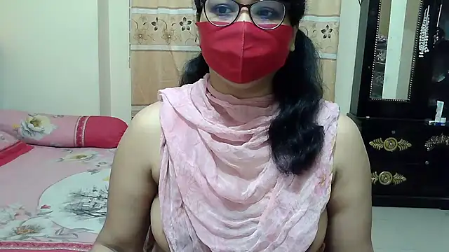 Snapshot of Elena_cruz5 chatting on November 26, 2025, 12:21 am Elena cruz5 online show from November 26, 2025, 12:21 am