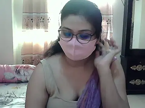 Snapshot of Elena_cruz5 chatting on October 28, 2025, 1:50 am Elena cruz5 online show from October 28, 2025, 1:50 am