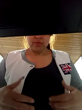 Snapshot of CARITOMIO chatting on November 26, 2025, 11:38 pm CARITOMIO online show from November 26, 2025, 11:38 pm