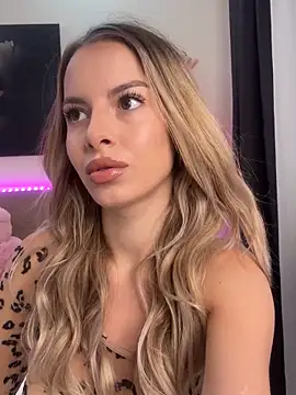 Snapshot of anexblondie chatting on November 17, 2025, 2:10 pm anexblondie online show from November 17, 2025, 2:10 pm