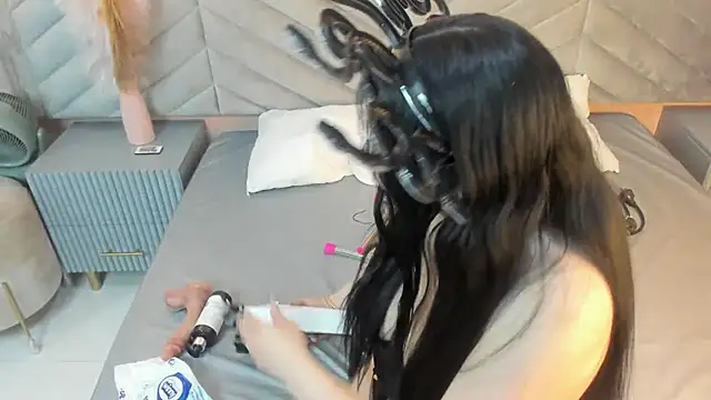 Snapshot of Mia_Valentine_ chatting on October 24, 2025, 10:31 pm Mia Valentine online show from October 24, 2025, 10:31 pm