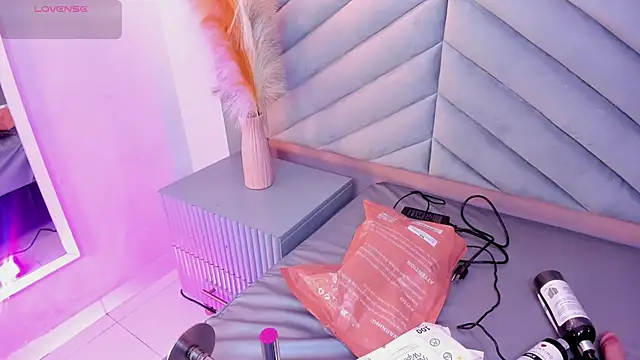 Snapshot of Mia_Valentine_ chatting on November 16, 2025, 7:40 pm Mia Valentine online show from November 16, 2025, 7:40 pm