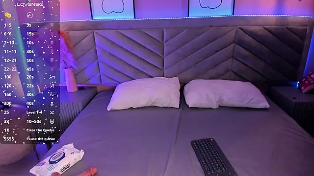 Snapshot of Mia_Valentine_ chatting on October 7, 2025, 9:27 pm Mia Valentine online show from October 7, 2025, 9:27 pm