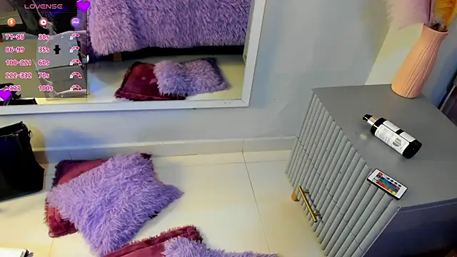 Mia Valentine  online show from March 14, 2026, 1:50 pm