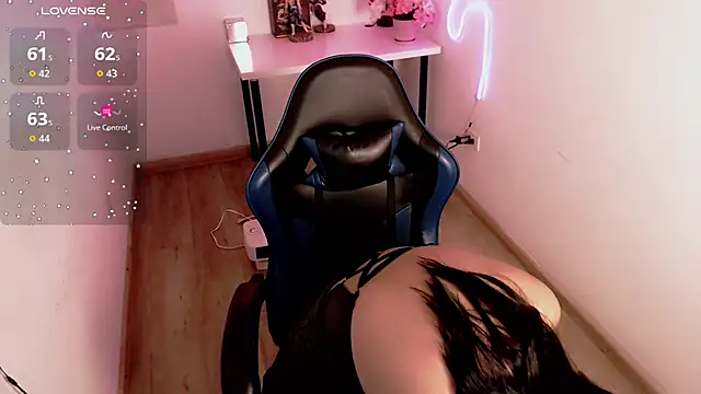 Lunyhose online show from March 28, 2026, 8:43 pm