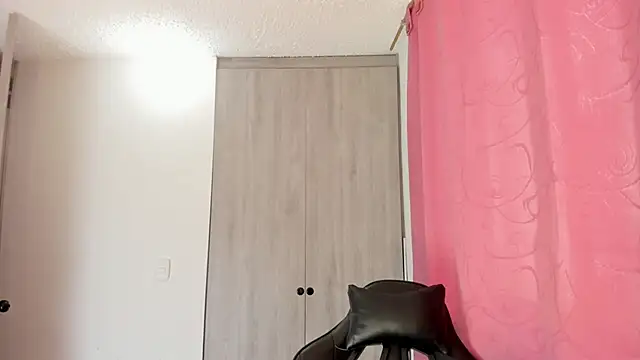 Snapshot of lyanna_cb chatting on December 17, 2025, 1:27 pm lyanna cb online show from December 17, 2025, 1:27 pm