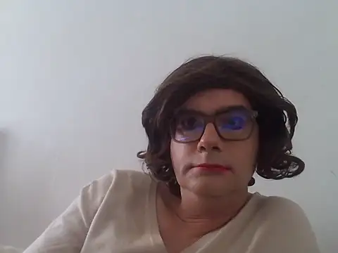 Snapshot of Nady79xxx chatting on December 17, 2025, 10:53 am Nady79xxx online show from December 17, 2025, 10:53 am