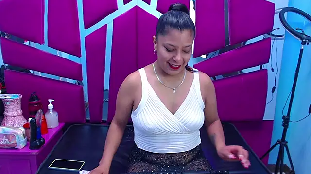 Carolina Suarez  online show from November 29, 2025, 2:12 am