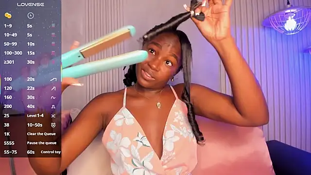 Snapshot of MissMahala_ chatting on December 2, 2025, 7:48 pm MissMahala online show from December 2, 2025, 7:48 pm