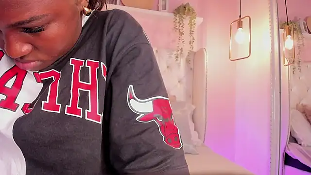 Snapshot of MissMahala_ chatting on November 2, 2025, 4:17 am MissMahala online show from November 2, 2025, 4:17 am