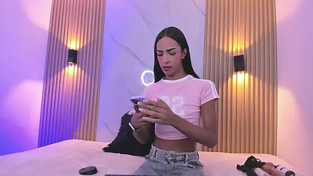 Valentinaliux  online show from April 12, 2026, 11:46 am