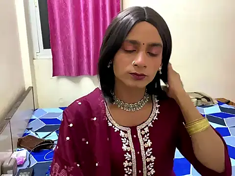 Snapshot of LuvLayla chatting on October 17, 2025, 12:14 am LuvLayla online show from October 17, 2025, 12:14 am