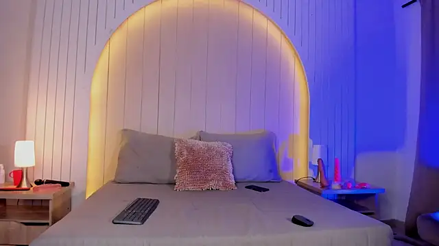 ALICESANDOVAL online show from December 14, 2025, 11:38 am