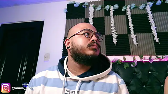  leda swan  online show from March 30, 2026, 11:01 am