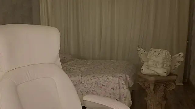 I am joss online show from April 18, 2026, 11:38 pm