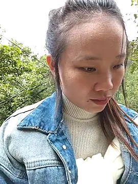 liu-liusexy online show from November 6, 2025, 4:05 am