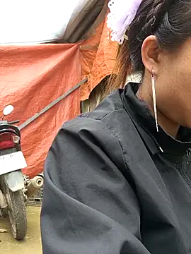 liu-liusexy online show from December 23, 2025, 2:11 am