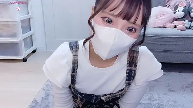 Snapshot of YURi_luv chatting on December 3, 2025, 1:10 pm YURi luv online show from December 3, 2025, 1:10 pm