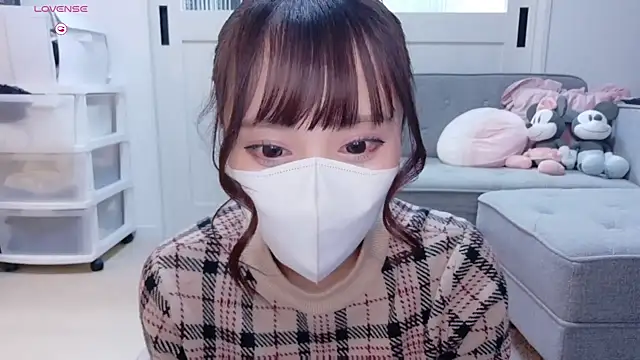 Snapshot of YURi_luv chatting on December 15, 2025, 12:11 pm YURi luv online show from December 15, 2025, 12:11 pm