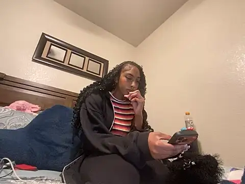 Brooke012 online show from April 8, 2026, 10:44 pm